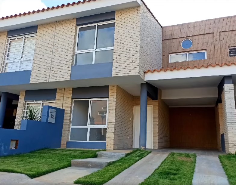Exclusive House in Cumbres de la Esmeralda - Hermoso Townhouse